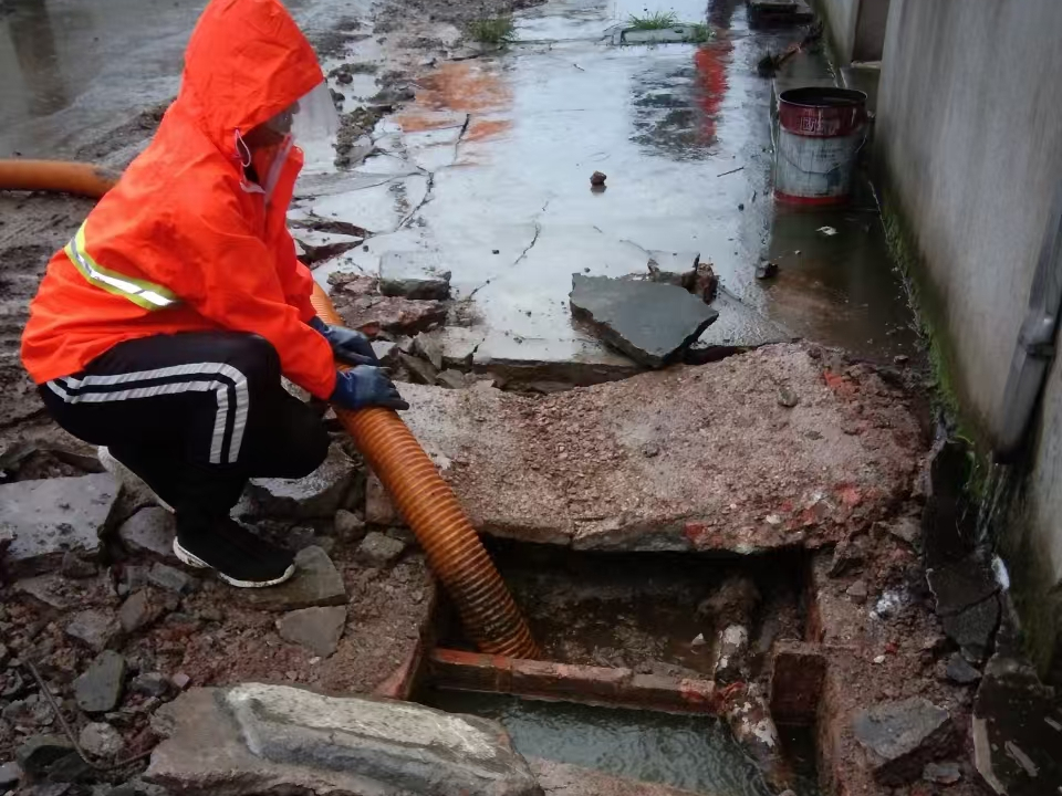 中堂镇专业清理污水池 炜誉市政以规范流程守护城市 “肠道”